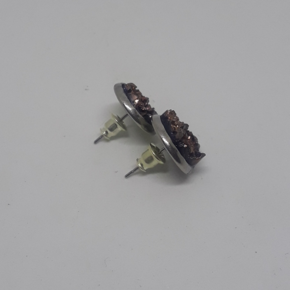 studs - Picture 2 of 2
